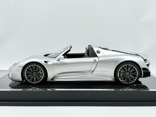 Scale Model YY Porsche 918 Spyder 1/18ResinModel - immagine 2