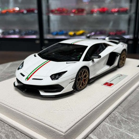Make Up Lamborghini Aventador SVJ 1:18 Resin Model image 2