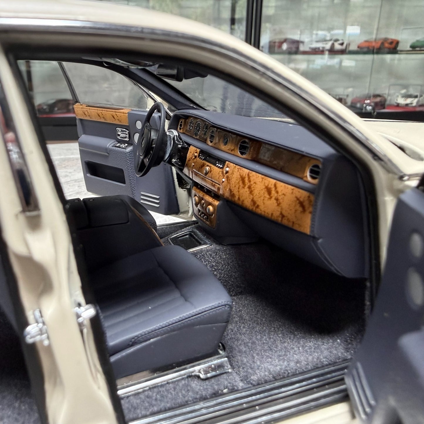 Kyosho Rolls-Royce Phantom 1:18 Alloy Model image 9