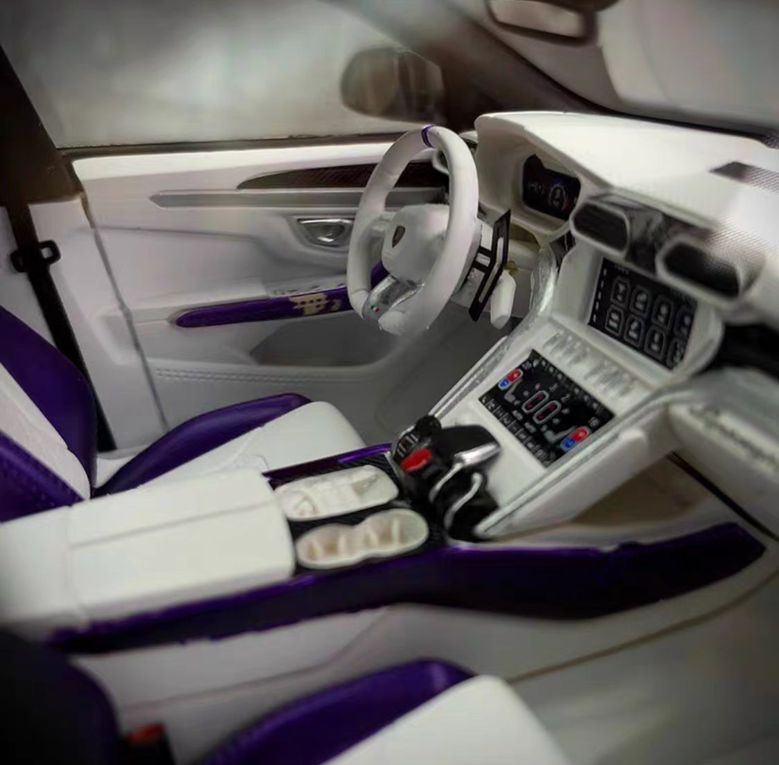 MR 1/18 Lamborghini Urus SUV Purple Limited Edition – White Interior – Limited 16 pcs