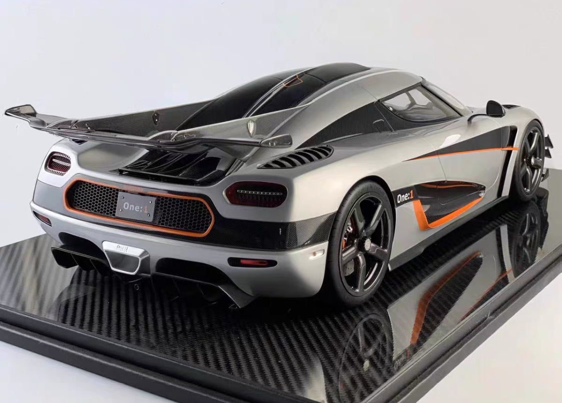 Frontiart 1/8 Koenigsegg Agera One:1 Silver Hypercar Model – Fully Handcrafted