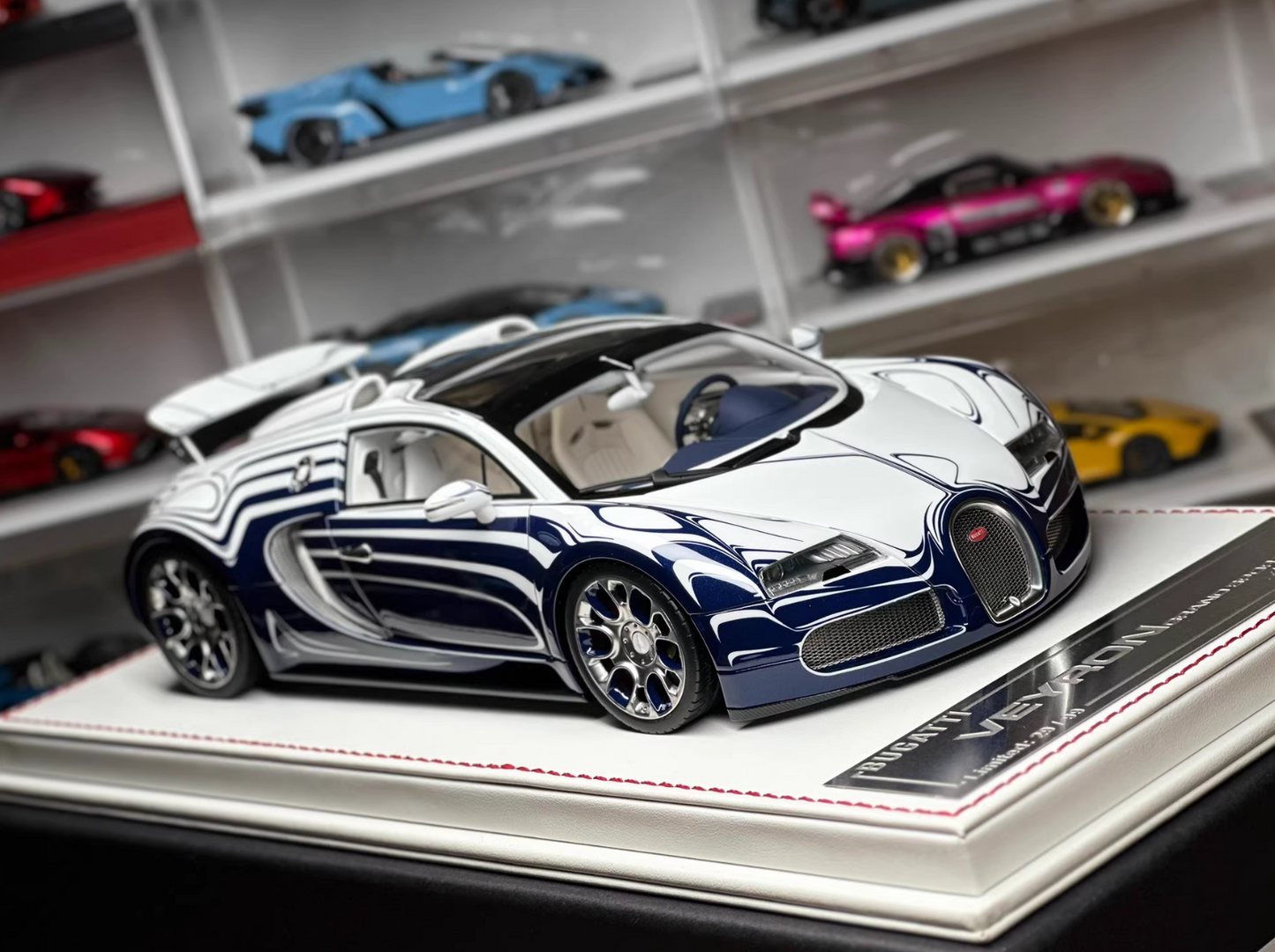 DG 1/18 Bugatti Veyron Resin Model Ceramic Blue & White