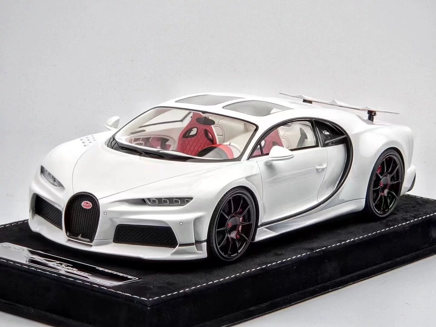HH 1/18 Bugatti Chiron SS Limited Resin Model – White Edition