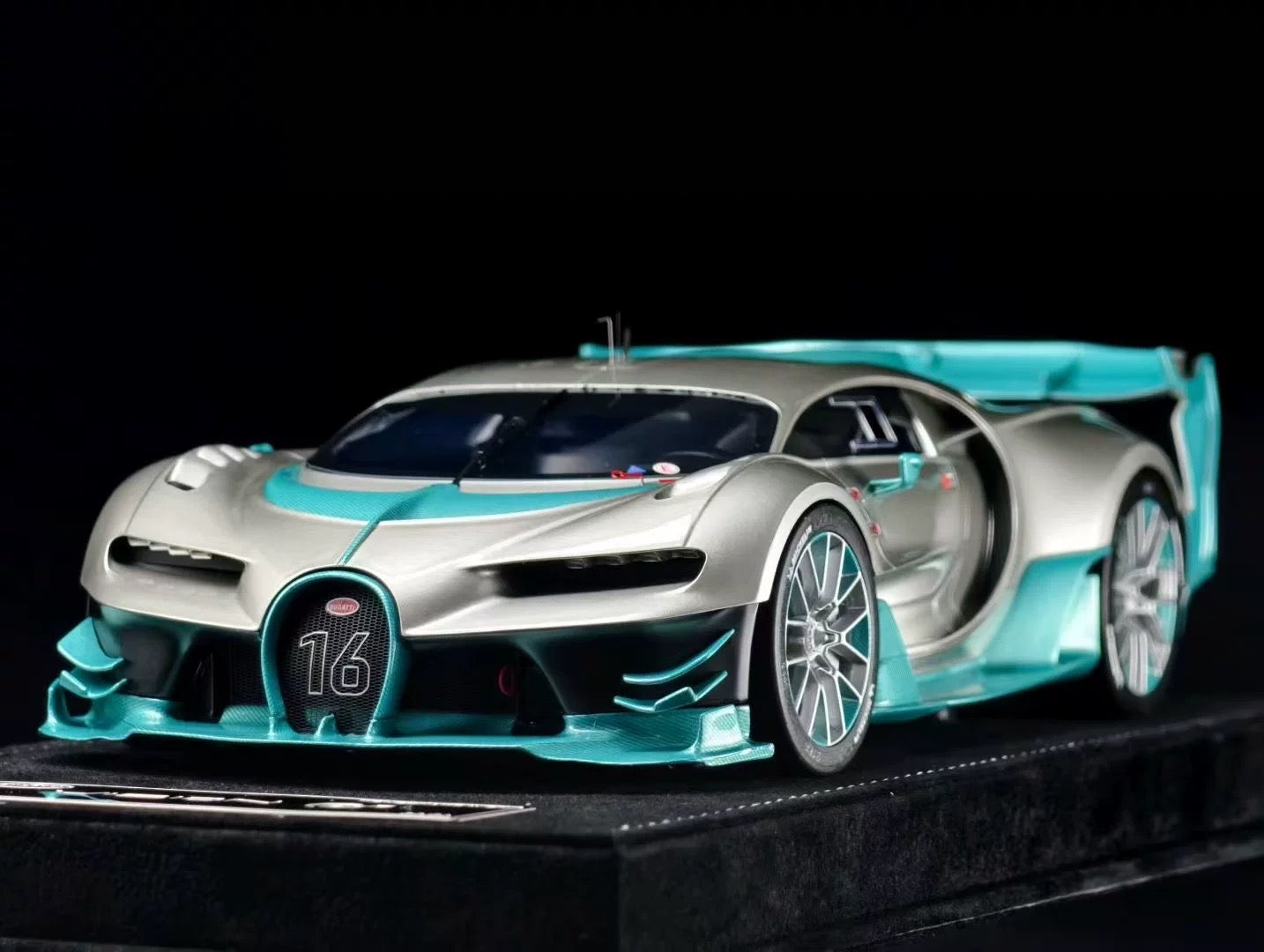 HH Model 1/18 Bugatti Vision Gran Turismo Titanium Silver Resin Model
