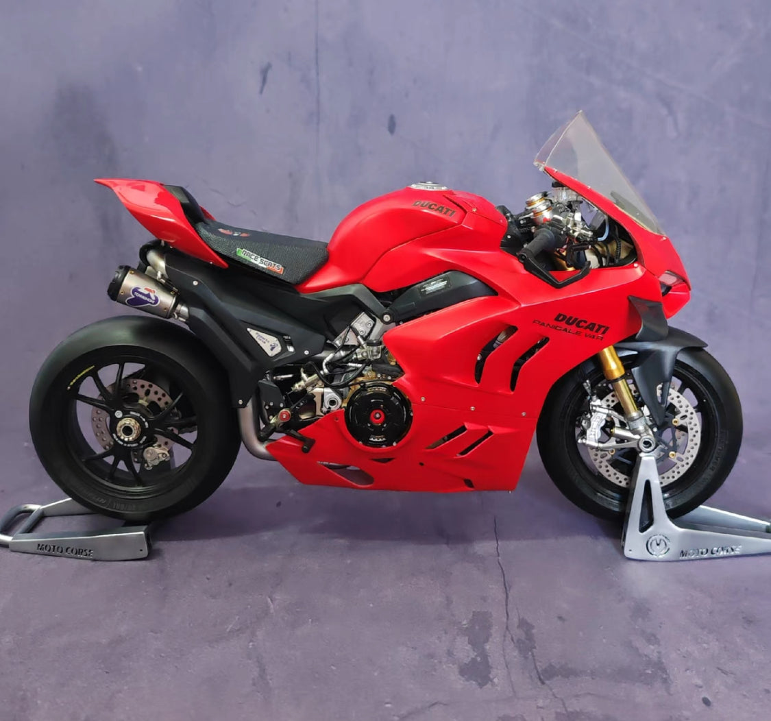 1/6 Ducati V4 Matte Red Motorcycle Resin Model | Over 310 Parts | 288-Link Metal Chain | Pre-order Available