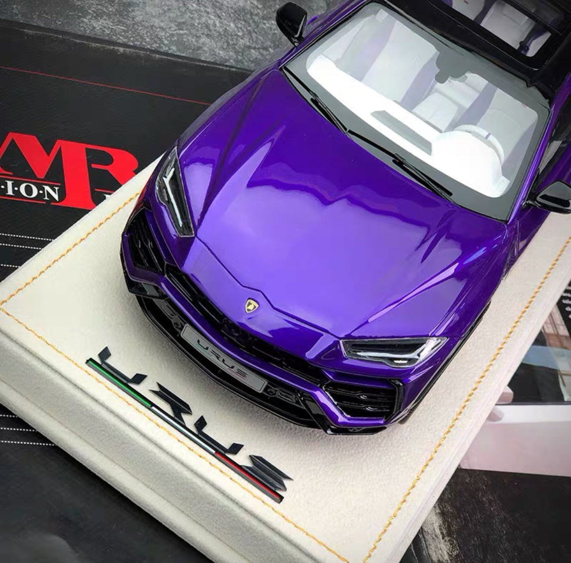 MR 1/18 Lamborghini Urus SUV Purple Limited Edition – White Interior – Limited 16 pcs