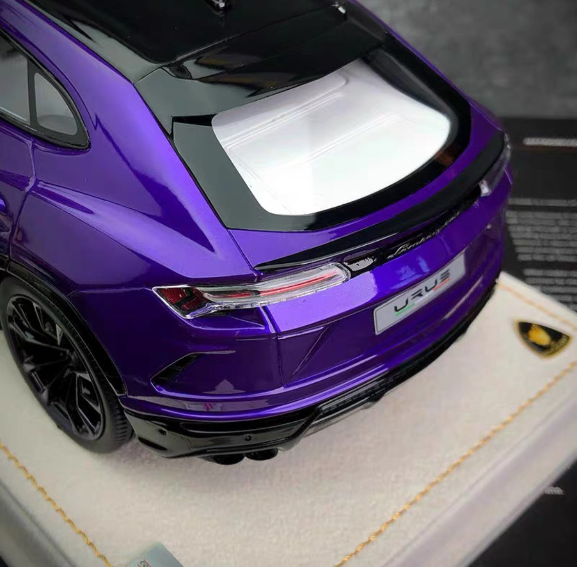 MR 1/18 Lamborghini Urus SUV Purple Limited Edition – White Interior – Limited 16 pcs