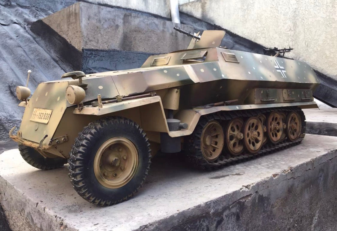 1/6 Scale WW2 German Sd.Kfz.251 Armored Personnel Carrier Custom Model