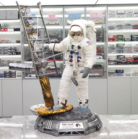 BLITZWAY 1/4 Astronaut 2.0 Apollo 11 Moon Landing Statue