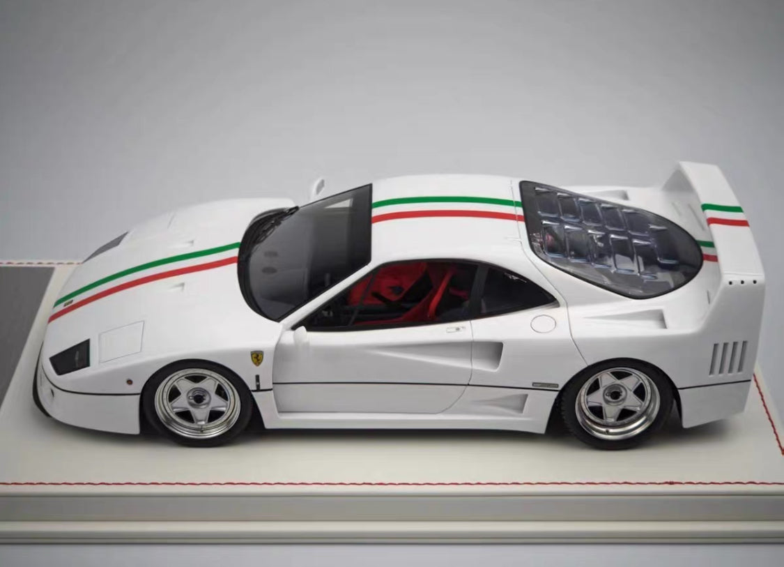 Davis & Giovanni 1/18 Ferrari F40 Resin Model – Italian Tricolore Livery – Collector Edition on Leather Base