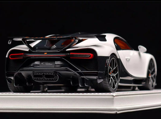 Davis & Giovanni 1/18 Bugatti Chiron Pur Sport “Red Dragon” – White/Orange – Limited to 20