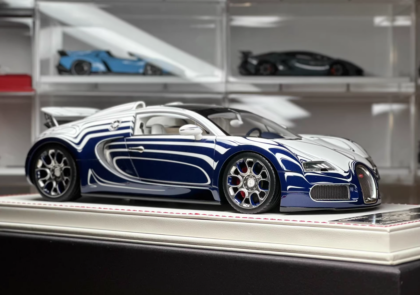 DG 1/18 Bugatti Veyron Resin Model Ceramic Blue & White