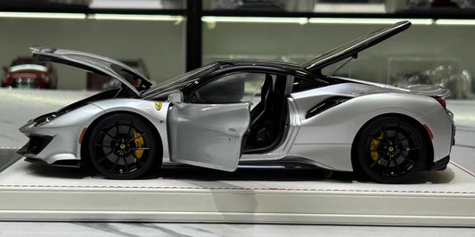 DM DinoModel 1/18 Ferrari 488 Pista Fully Open Resin Silver No.01