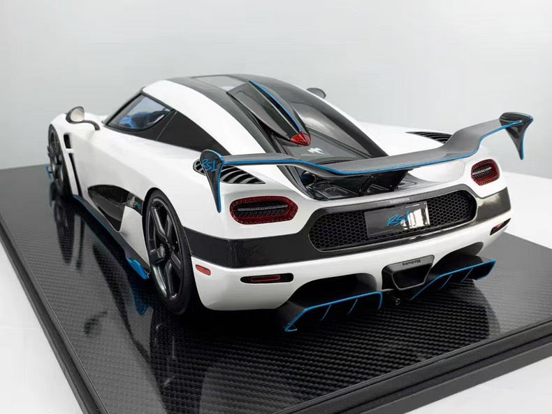Frontiart 1/8 Koenigsegg Agera RS1 Pearl White Resin Model