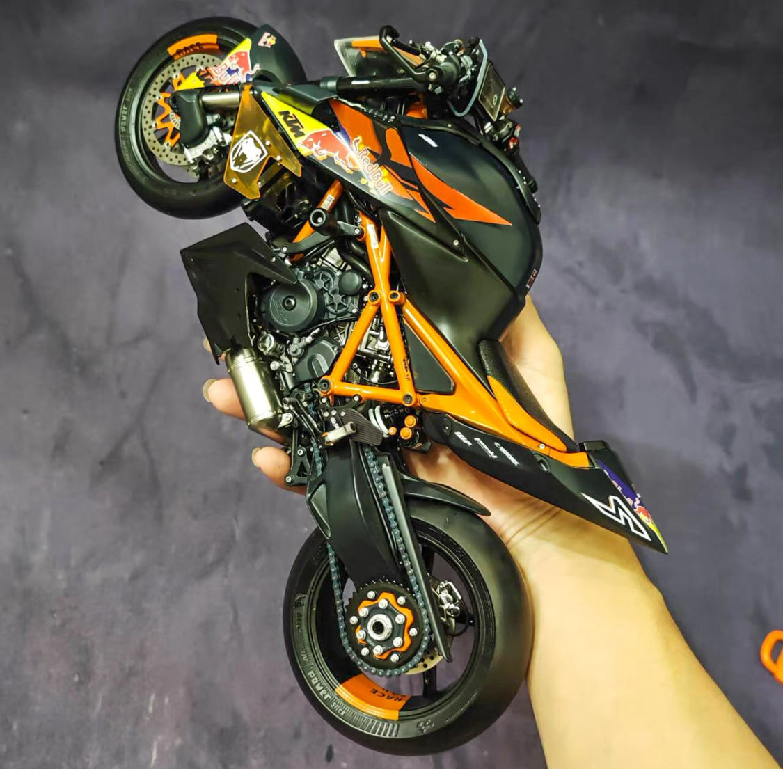 1/6 KTM1290 Super Duke Custom Motorcycle Model – Black & Orange – Pre-order