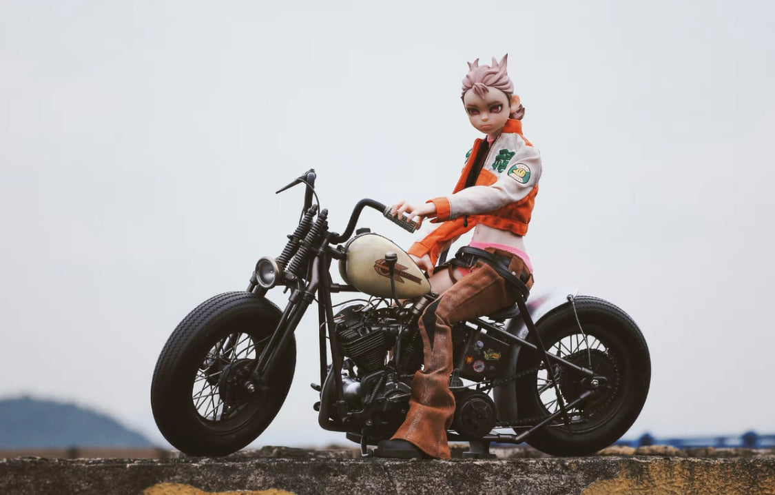 1/6 Custom Harley Bobber Motorcycle Resin Kit | 288 Metal Chain Links | Hand-assembled