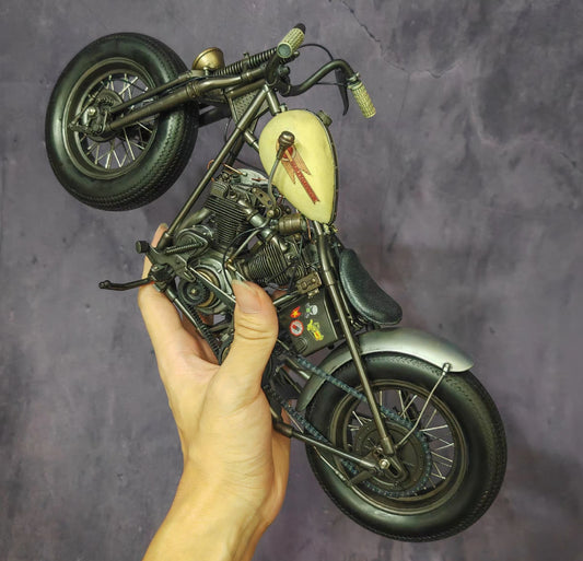 1/6 Custom Harley Bobber Motorcycle Resin Kit | 288 Metal Chain Links | Hand-assembled