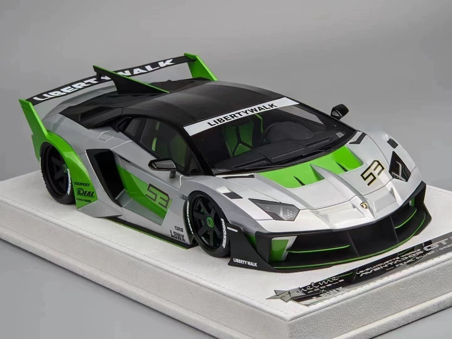 FuelMe 1/18 Lamborghini Aventador 700GT EVO Resin Model – Silver / Green