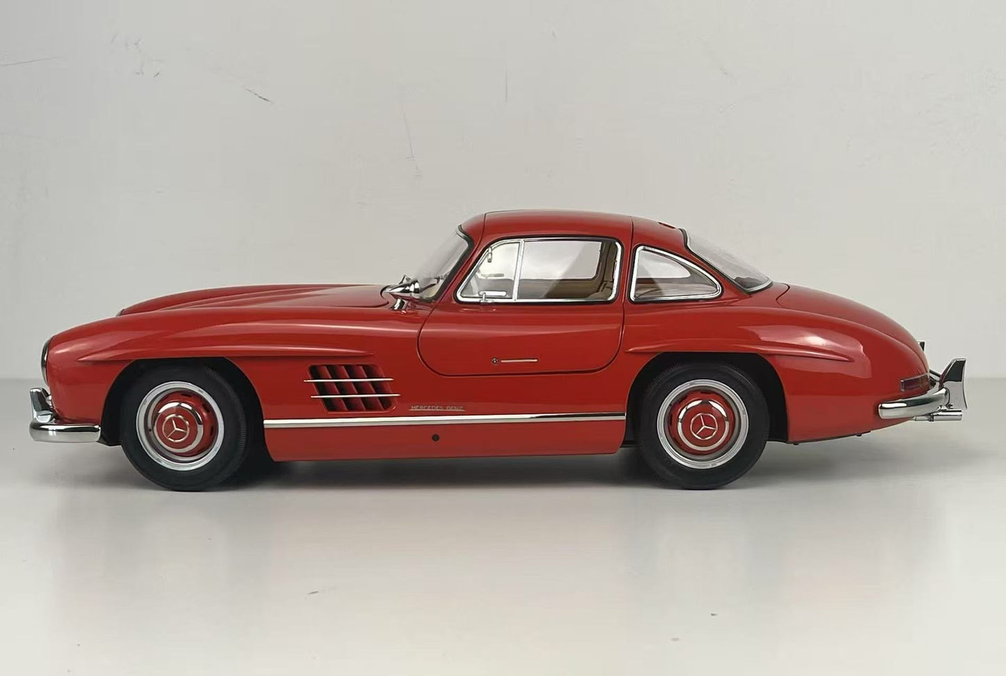Ixo 1/8 Mercedes-Benz 300 SL Gullwing – Fully Assembled Pro-Built Model Car