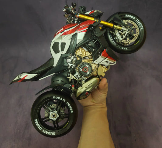 1/6 Ducati Streetfighter Resin Motorcycle Model – Red & Silver Livery – Pre-order Only