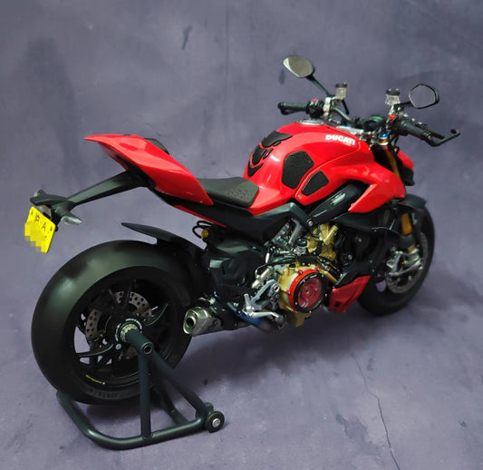1/6 Ducati Streetfighter Motorcycle Model – Red Version – Pre-order