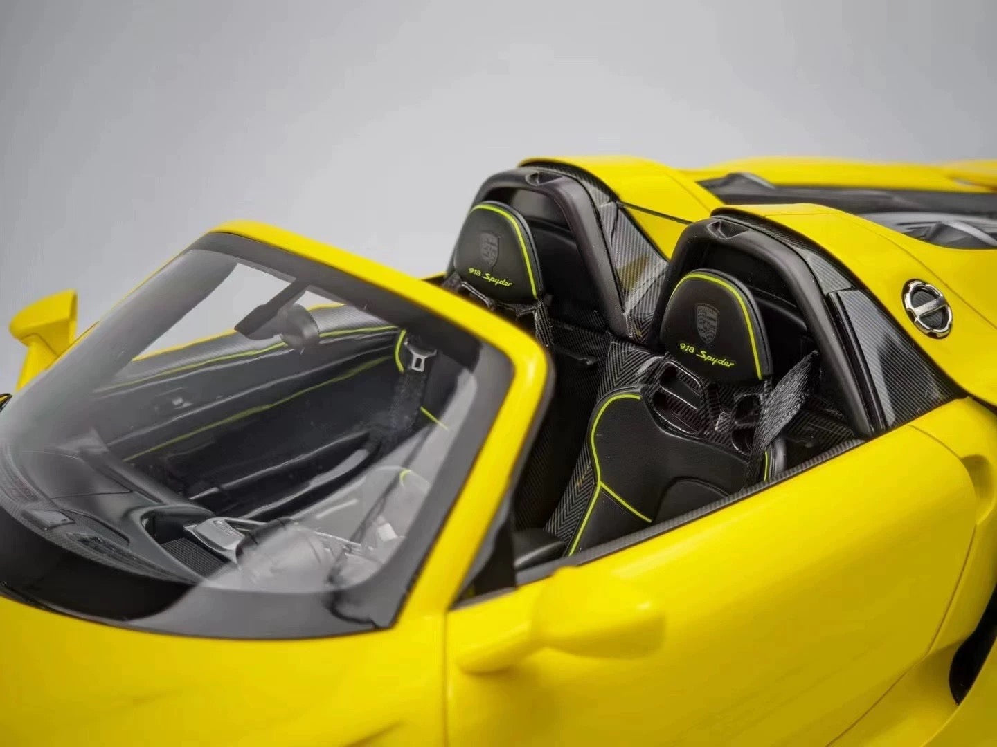 Make Up 1/18 Porsche 918 Spyder 2011 Resin Model – Yellow