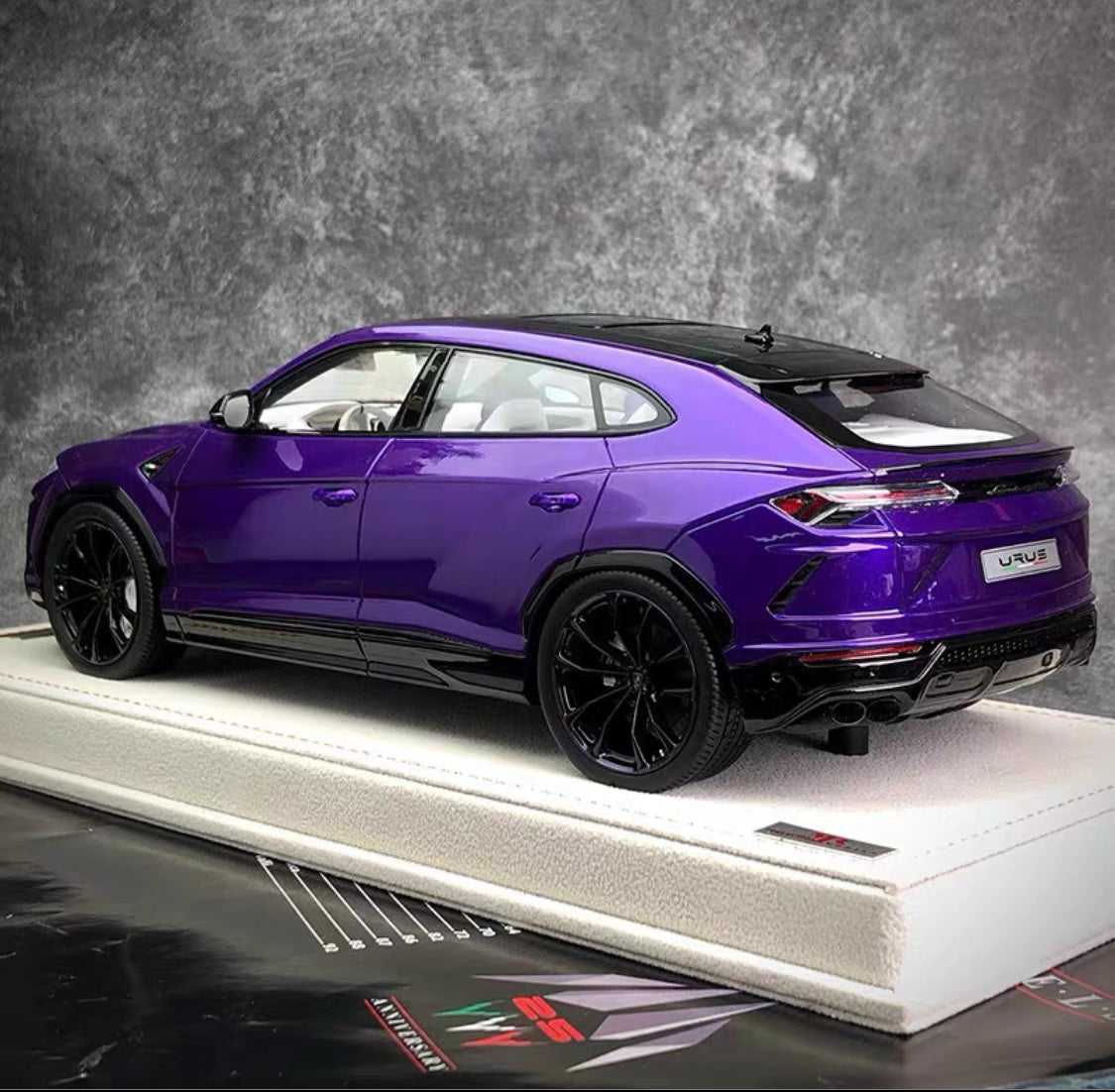 MR 1/18 Lamborghini Urus SUV Purple Limited Edition – White Interior – Limited 16 pcs