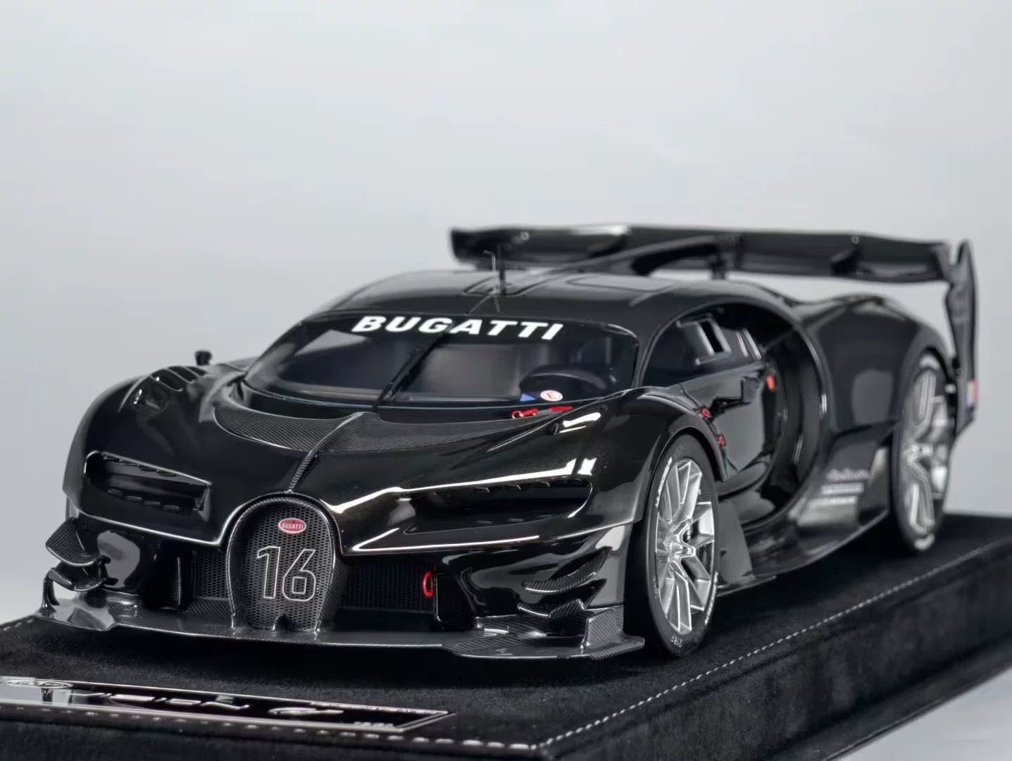 HH Model 1/18 Bugatti Vision Gran Turismo Diamond Black Carbon Fiber Resin Model
