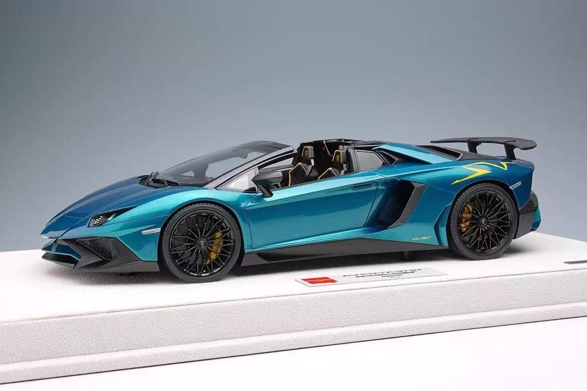 Make Up 1/18 Lamborghini Aventador LP750-4 SV Roadster Resin Model