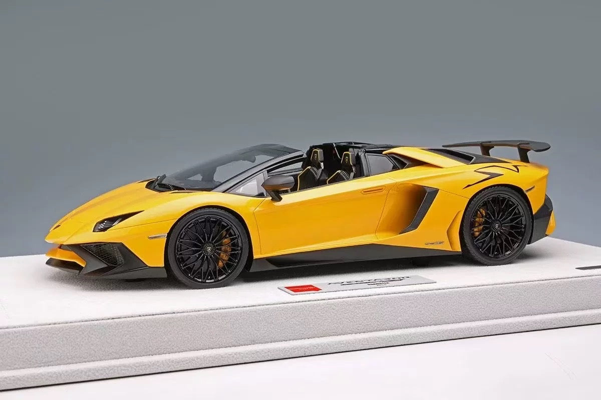 Make Up 1/18 Lamborghini Aventador LP750-4 SV Roadster Resin Model