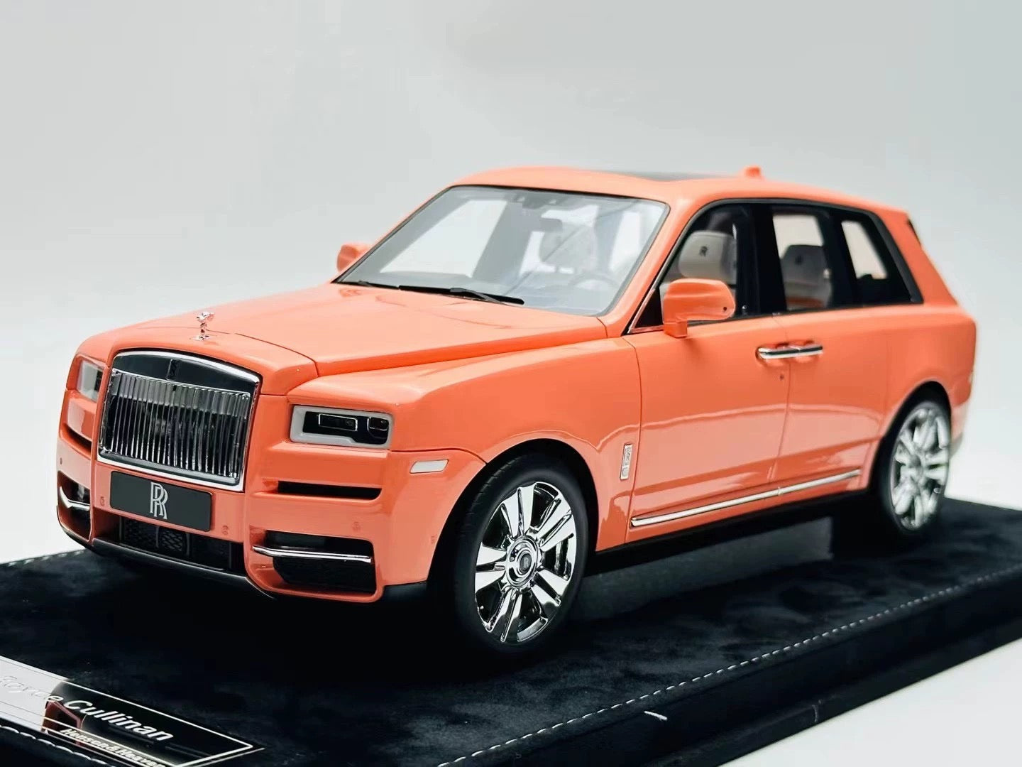 HH Model 1/18 Rolls-Royce Cullinan Coral Red Resin Model