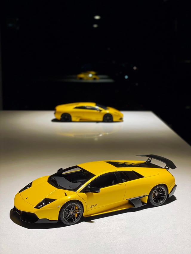 AUTOart 1/18 Lamborghini Murcielago LP670-4 SV Yellow Diecast Model