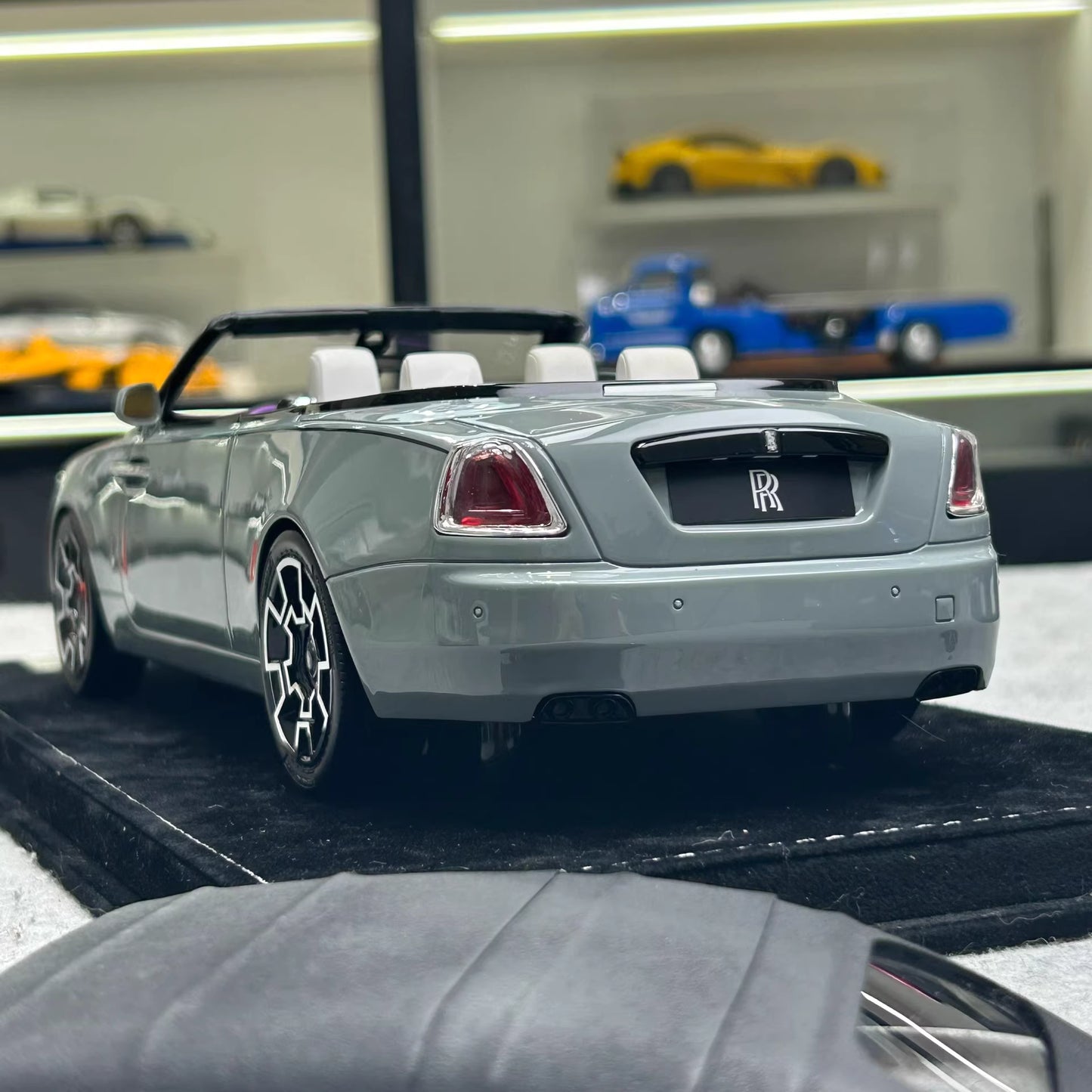 HH 1:18 Rolls-Royce Dawn Black Badge Limited Collectible Model · Silver Grey · Convertible