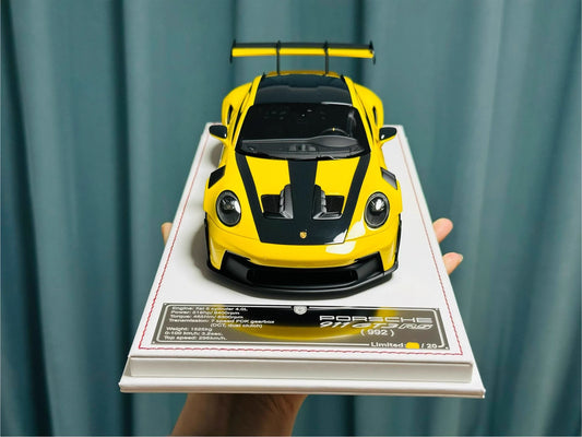 Davis & Giovanni 1/18 Porsche 911 GT3 RS 992.1 Racing Yellow Carbon