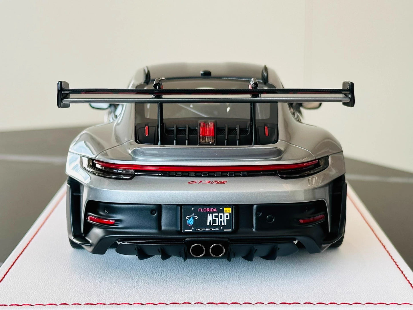 Davis & Giovanni 1/18 Porsche 911 GT3 RS 992.1 GT Silver Red Wheels Weissach