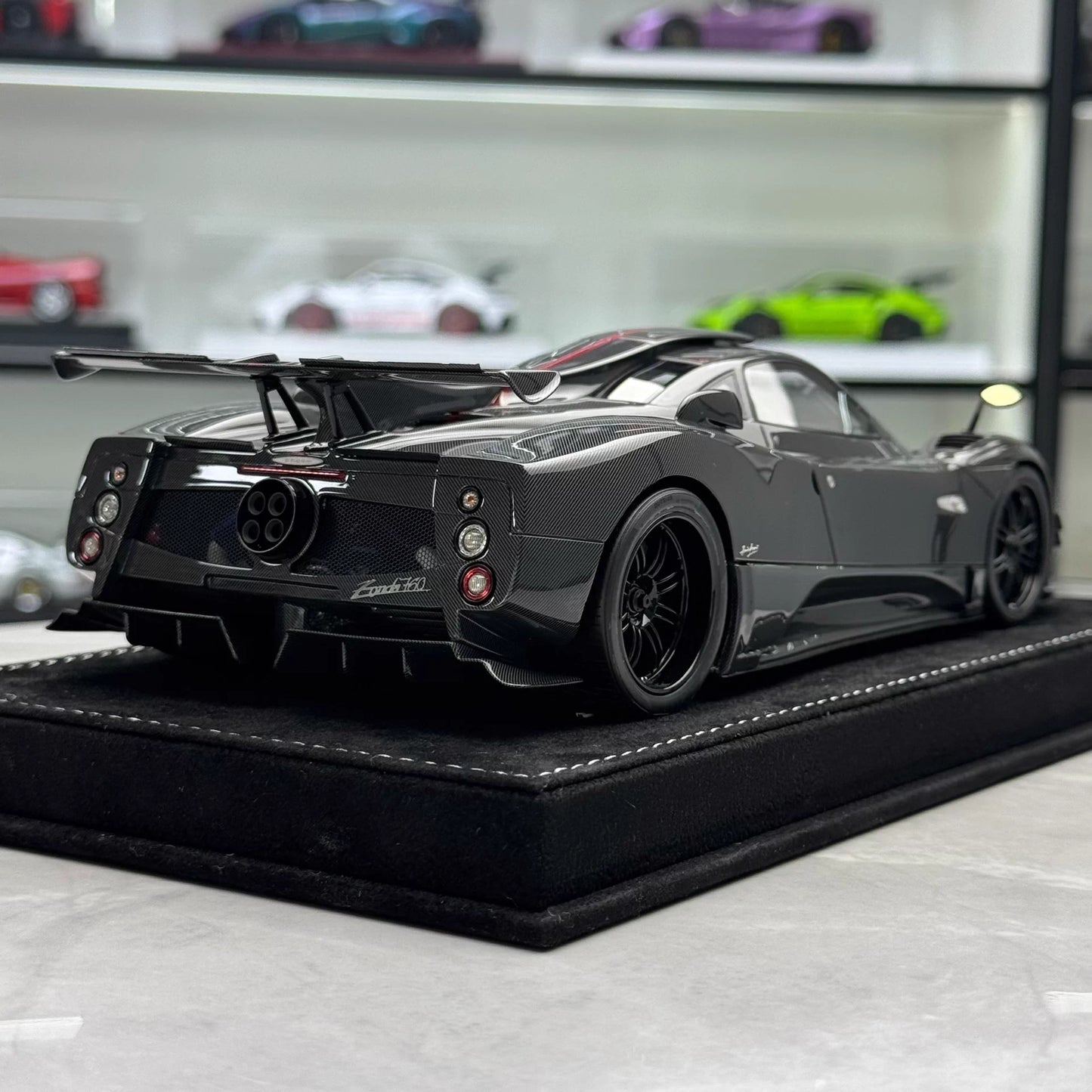 HH 1:18 Pagani Zonda 760 (Zonda Specials) Hardtop Resin Model · Carbon Grey/Red Stripe
