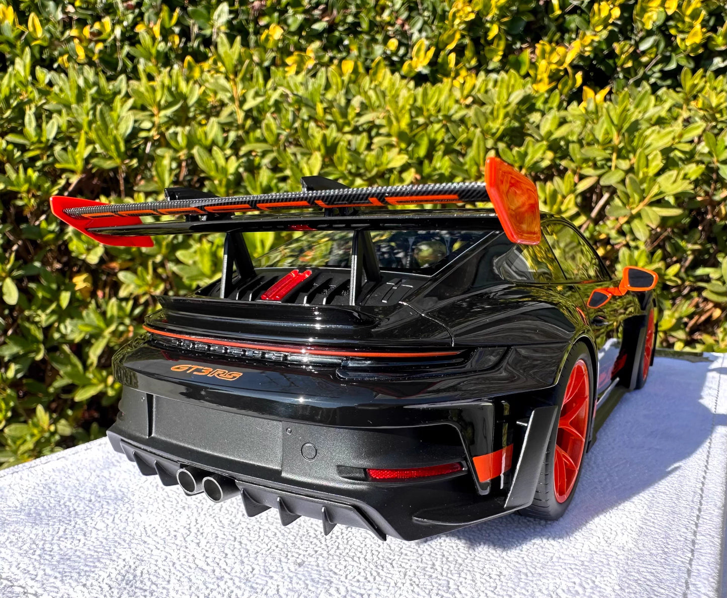 FuelMe 1/18 Porsche 911 (992) GT3 RS Weissach Black / Orange Resin Model