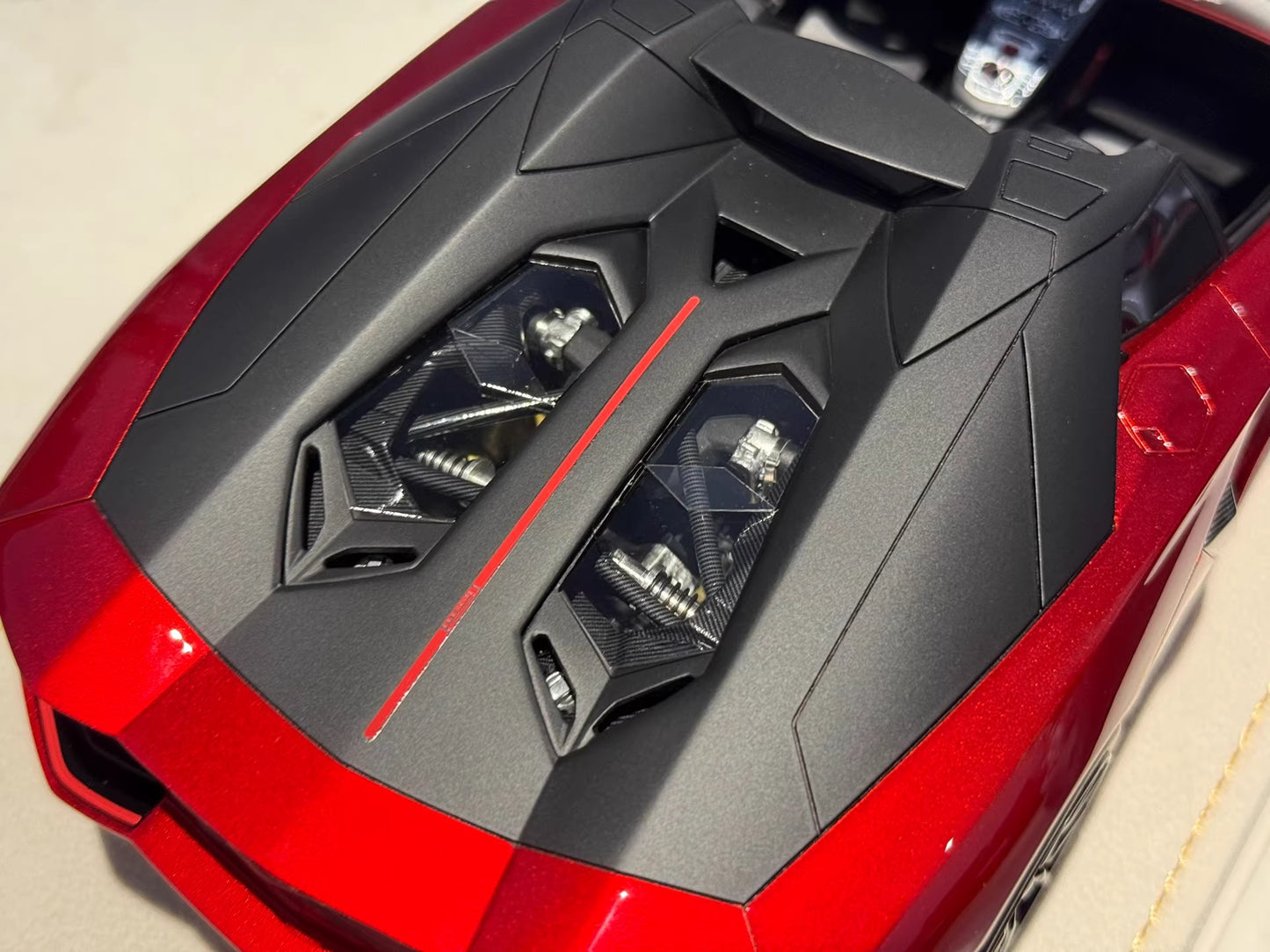 MR Collection Models 1/18 Lamborghini Aventador LP700-4 Roadster · Metallic Red