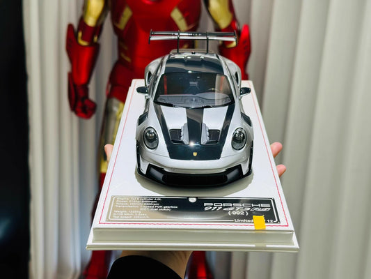 Davis & Giovanni 1/18 Porsche 911 GT3 RS 992.1 GT Silver Red Wheels Weissach