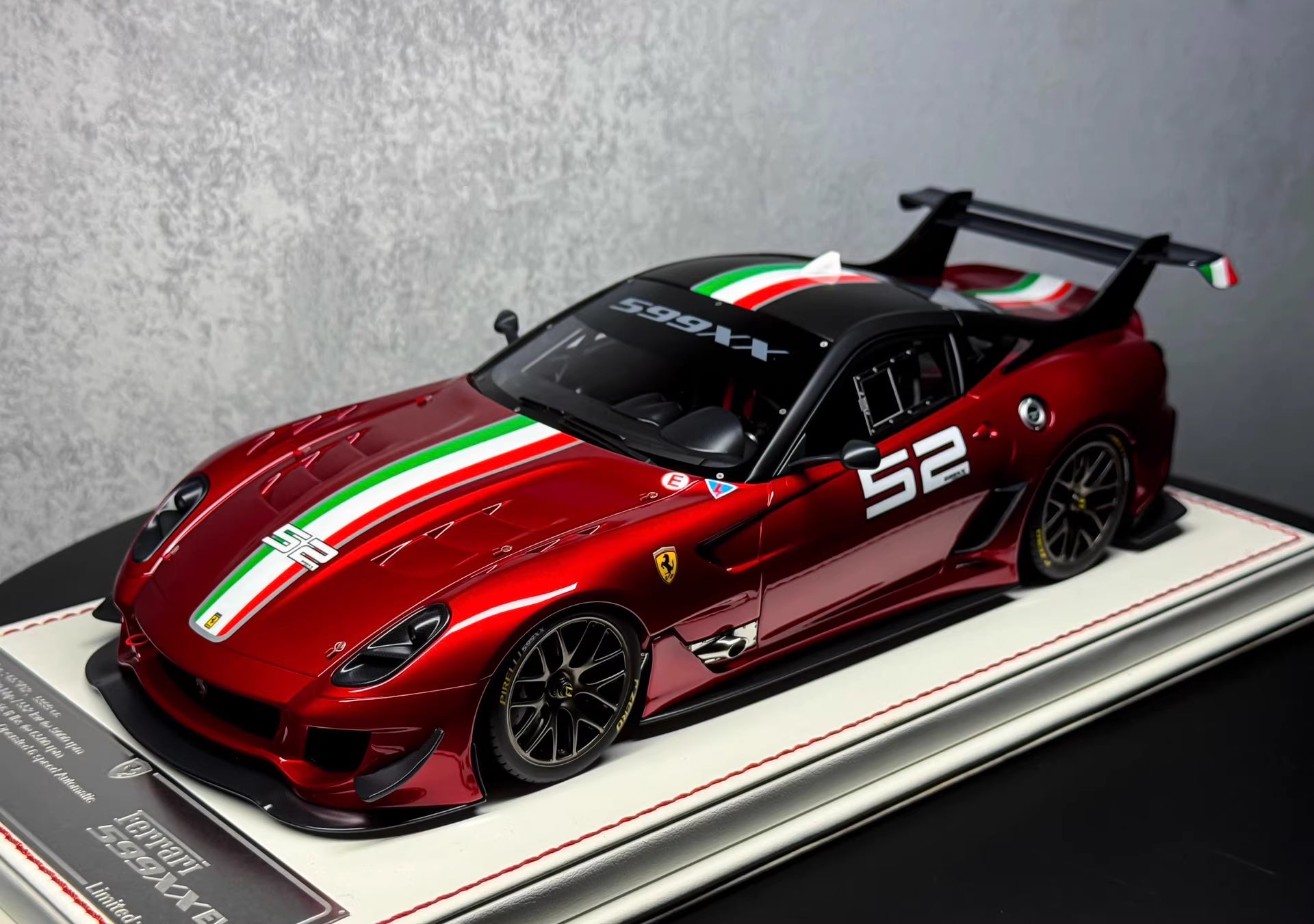 Davis & Giovanni 1/18 Ferrari 599XX EVO #52 Metallic Red Resin