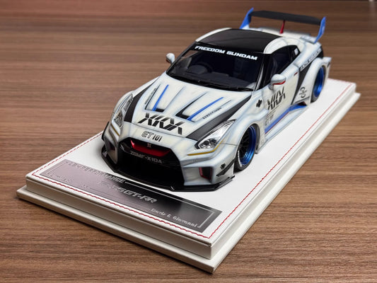 Davis & Giovanni 1/18 LB-Silhouette WORKS GT Nissan 35GT-RR “Freedom Gundam” Matte White (Limited 35)