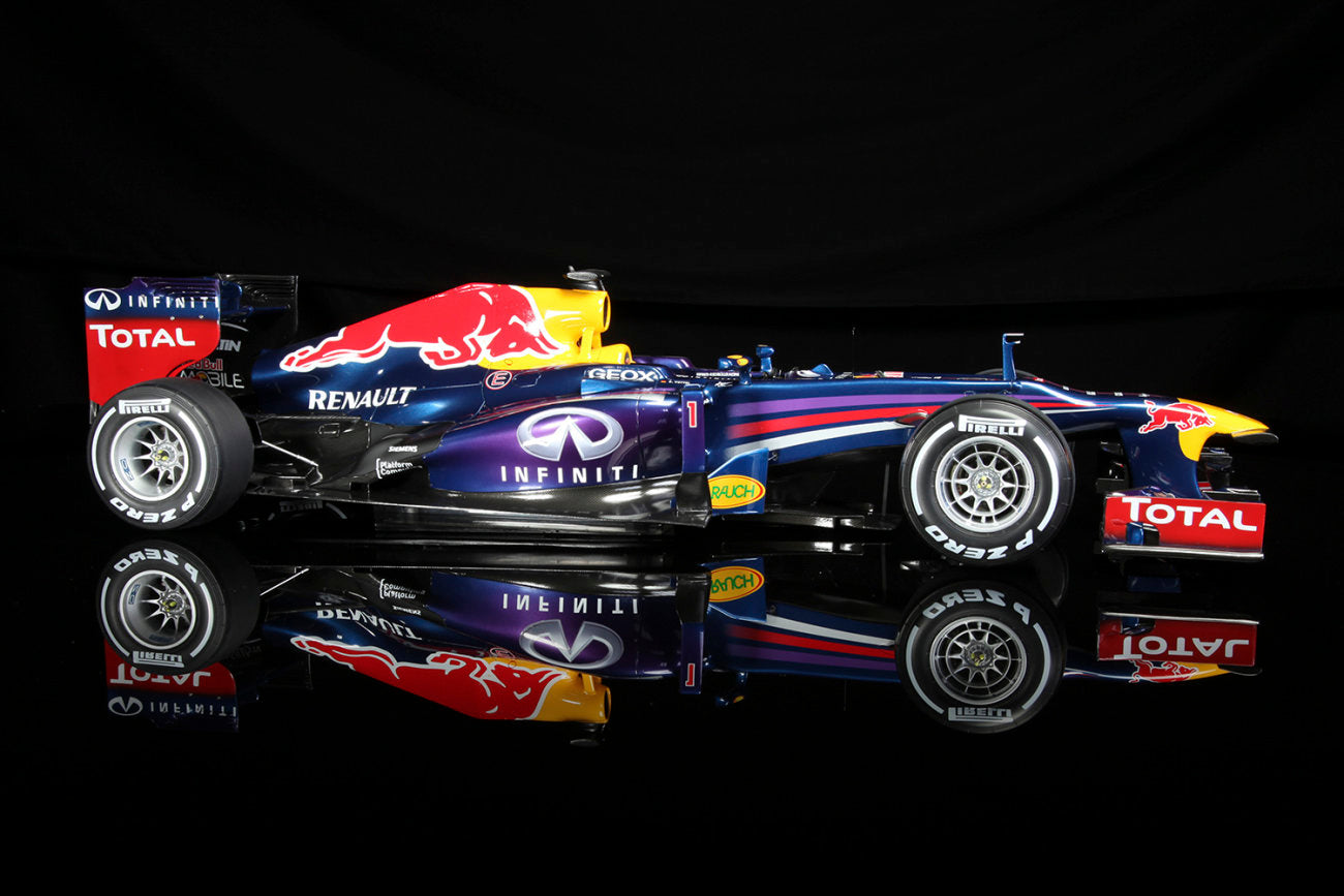 Amalgam 1/8 Red Bull Racing RB9 – 2013 Indian GP Vettel World Champion Model | Air Shipping from China
