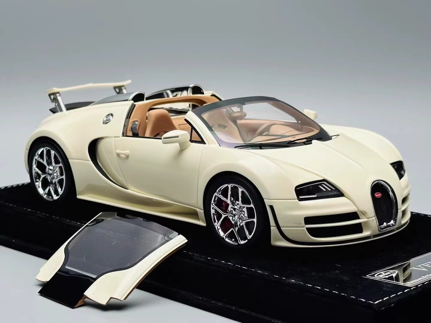 HH 1/18 Signature Resin Collection