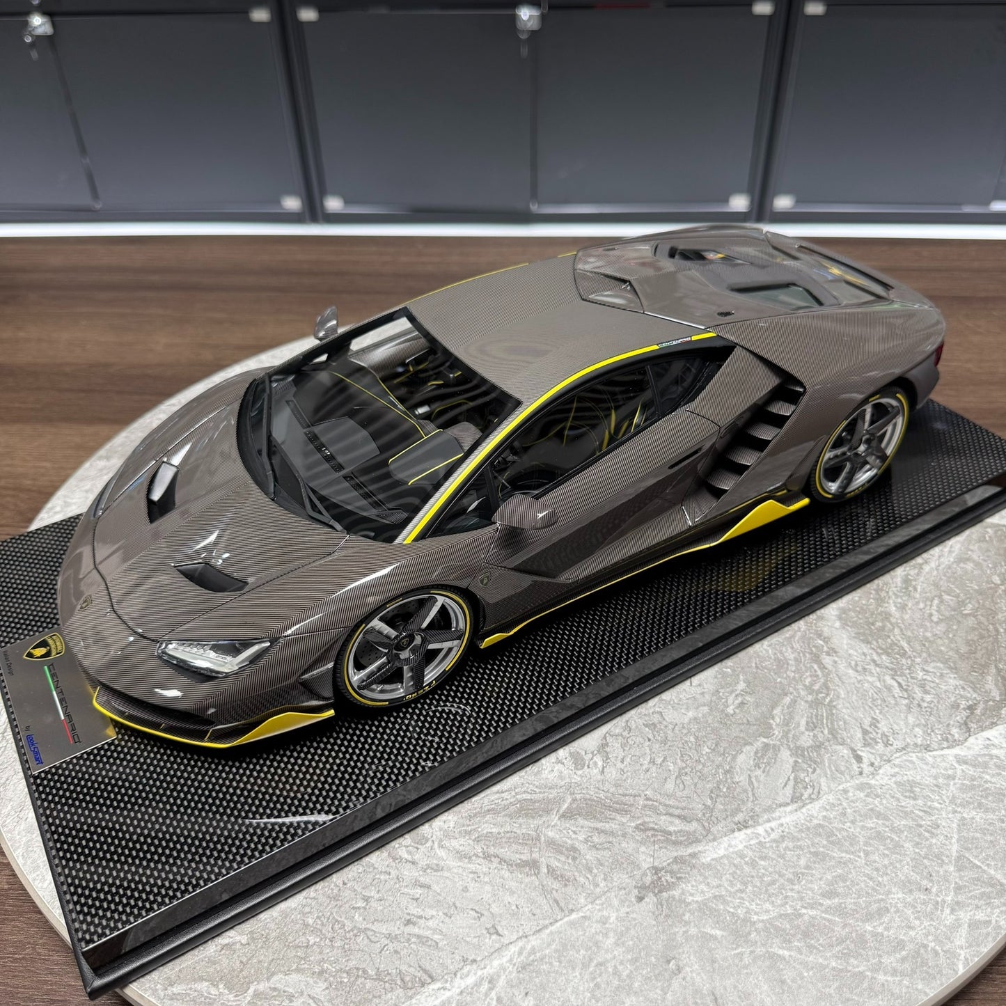Looksmart Lamborghini Centenario LP770-4 1:12 Resin Model image 1