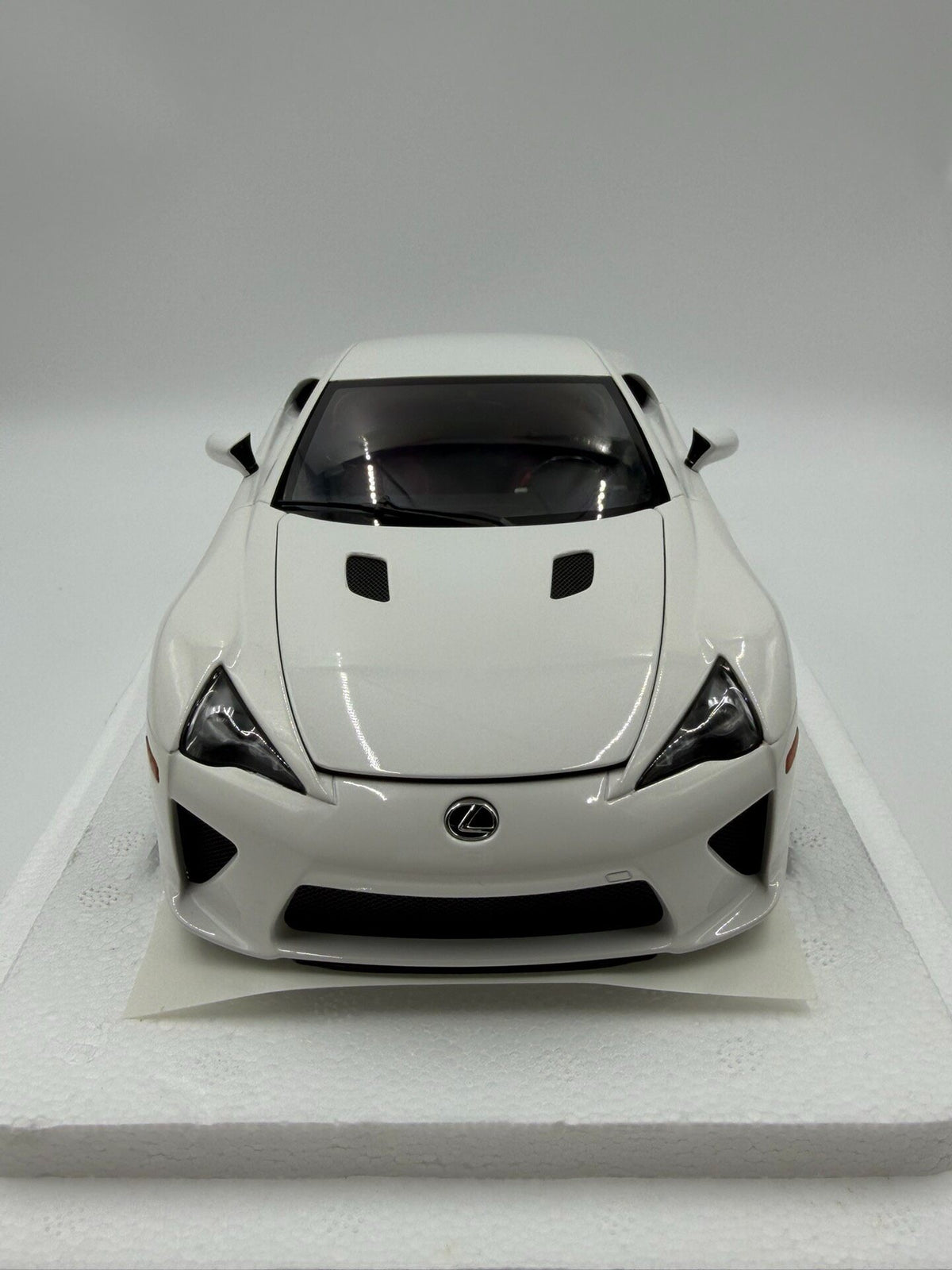 AUTOart 1:18 White - immagine 1