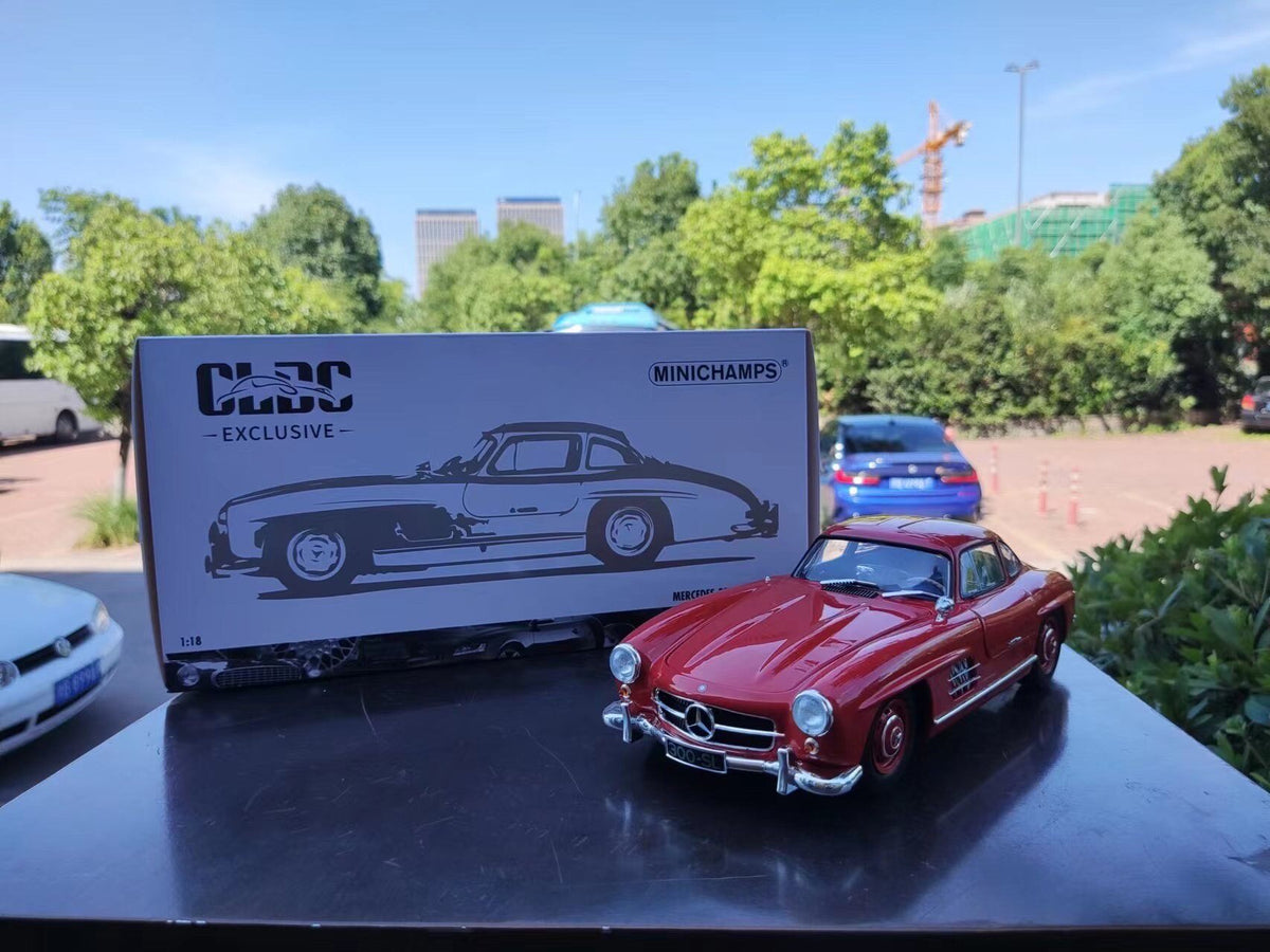 MINICHAMPS Mercedes-Benz 300SL 183039004 1:18 Red - immagine 1