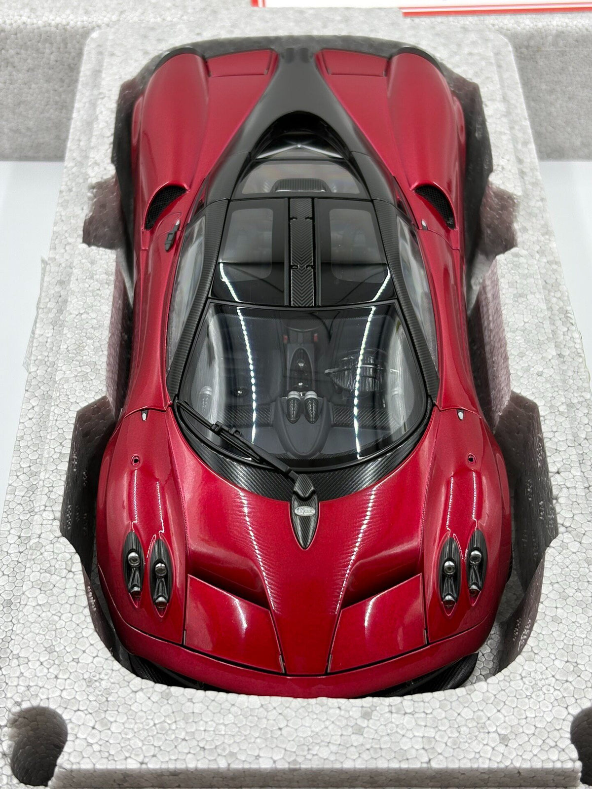 AUTOart PaganiHuayra RedDiecastModel 1:18 - immagine 1