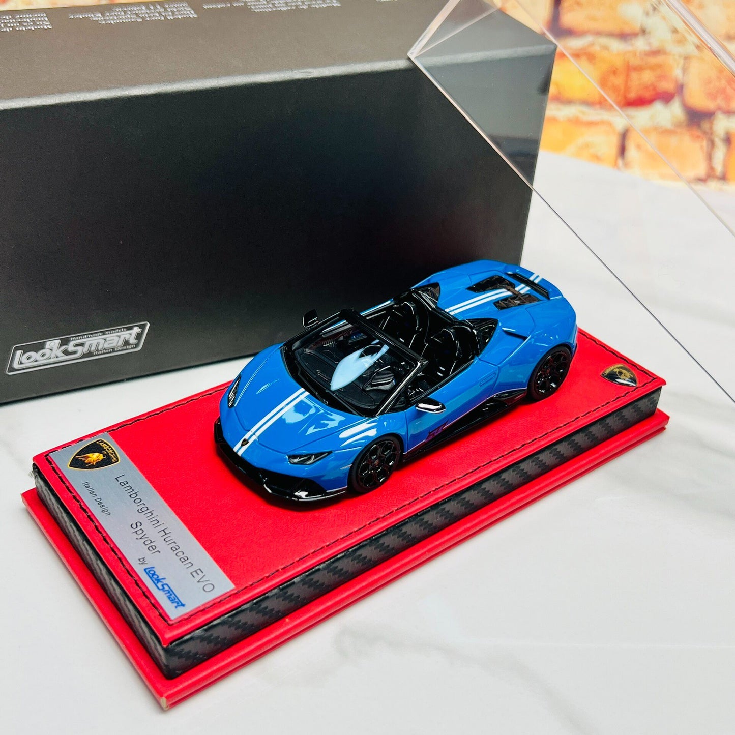 Looksmart Lamborghini 1:43 Resin Model image 1