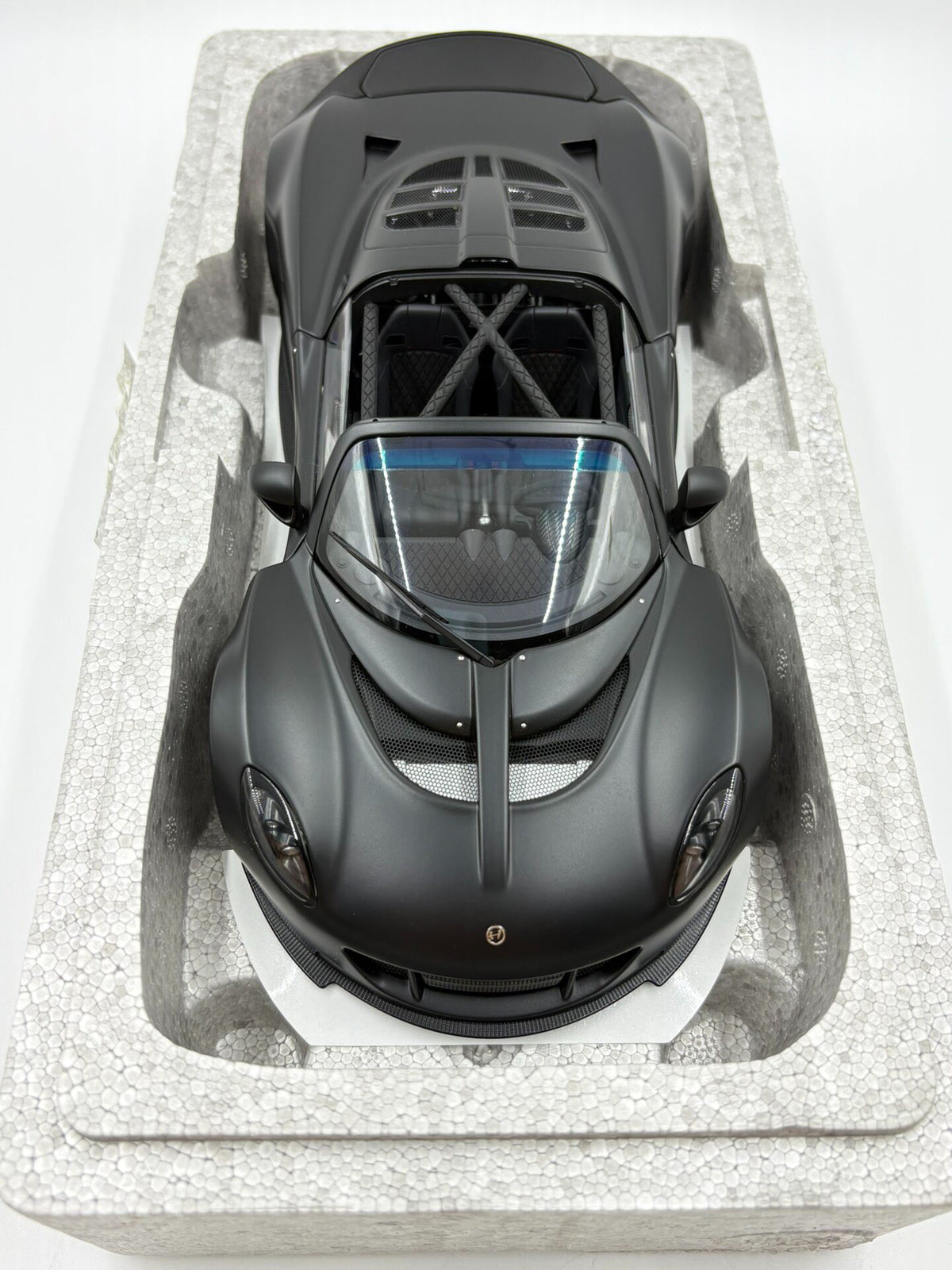 AUTOart 1:18 Black - immagine 1