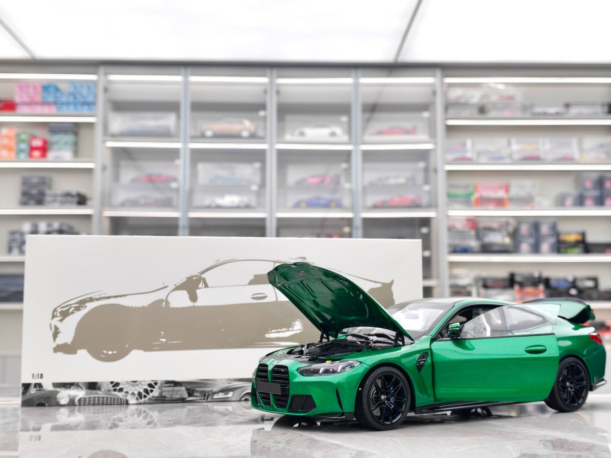 MINICHAMPS BMW M4 DiecastModel 1:18 Green - immagine 1